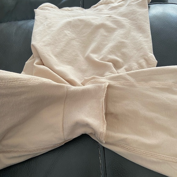 Seamless Power Series Sculpting High-Waisted Shorts - Picture 5 of 10